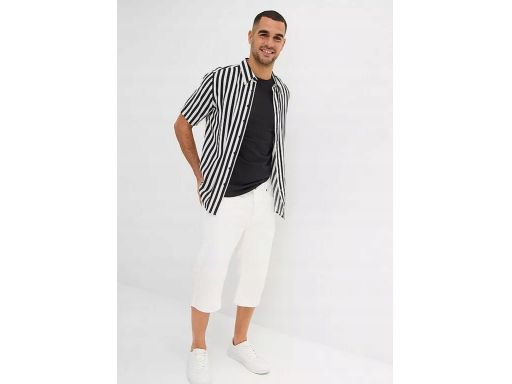 B.P.C bermudy męskie białe r.64