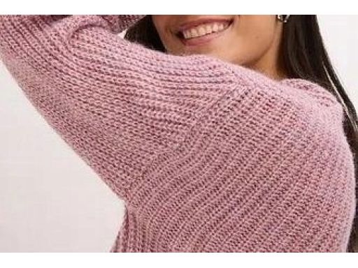 B.P.C sweter różowy z metaliczną nitką krótki domieszka wełny r.40/42